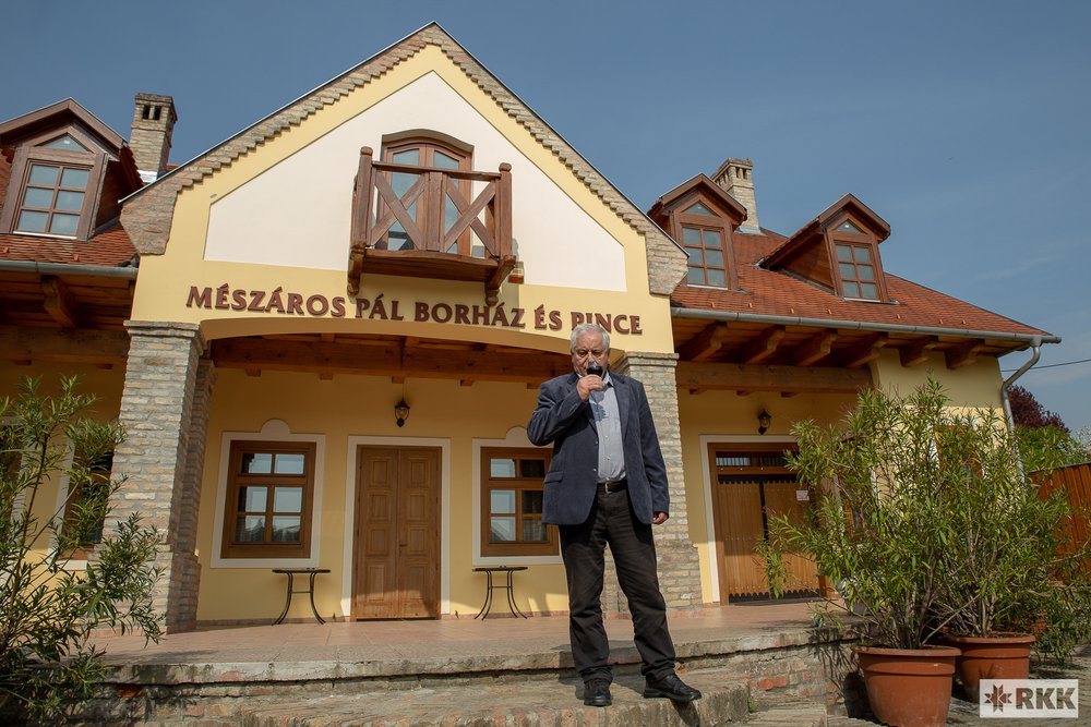 Változatlan kötődés