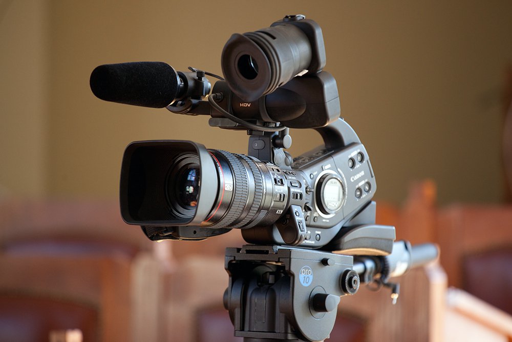 Hogyan közvetítsünk istentiszteletet?