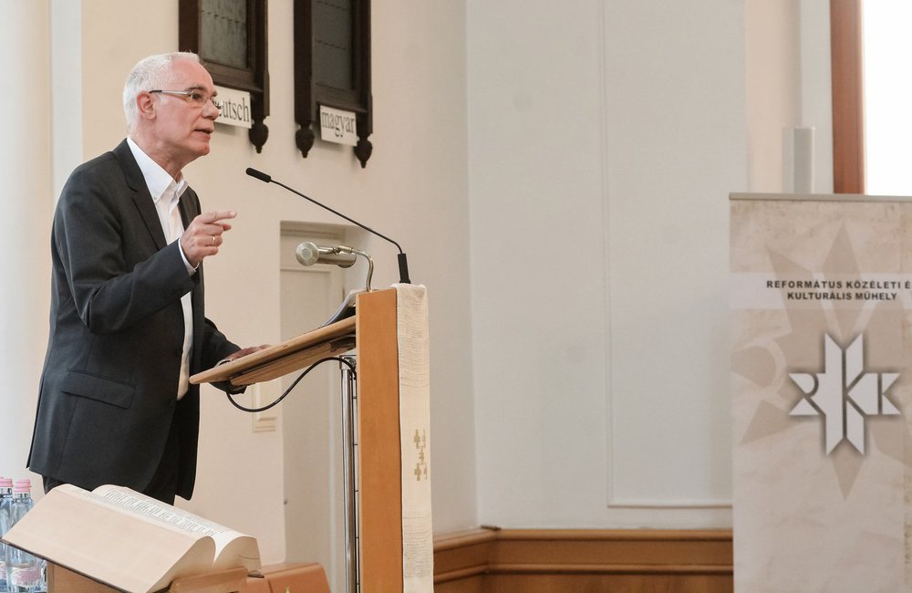 Januárban iktatják be egyházunk új püspökeit