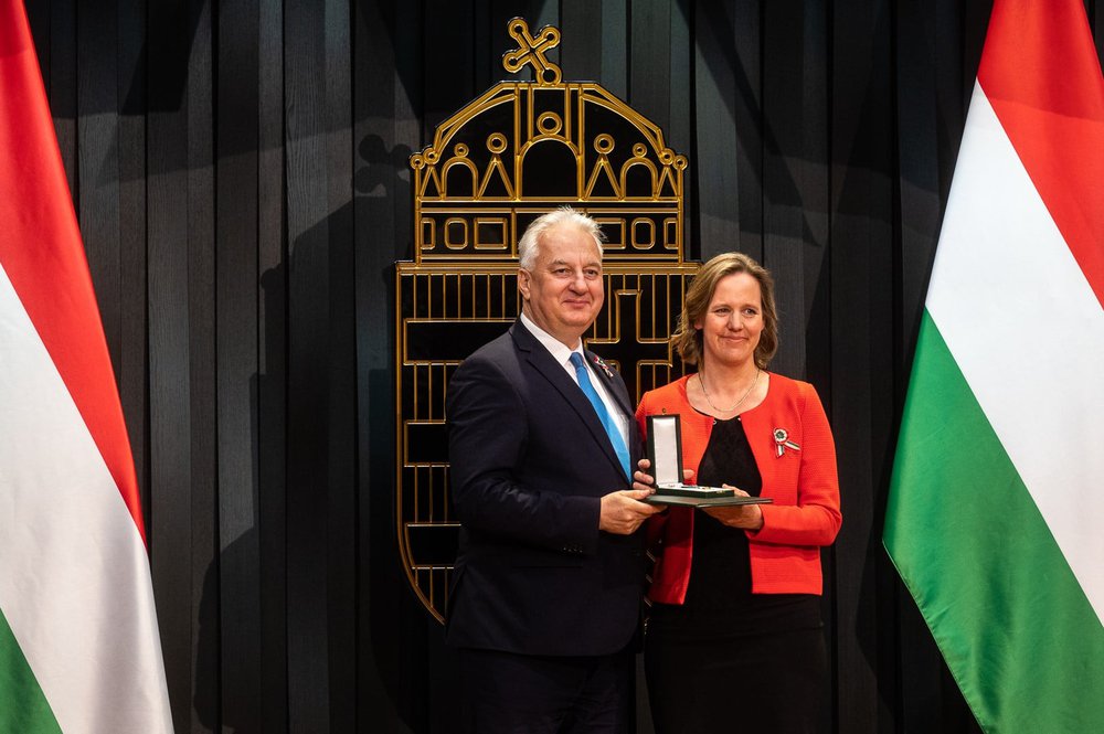 Lovagkeresztet kapott Földváryné dr. Kiss Réka