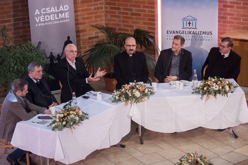 Válaszunkban benne kell lennie annak, amit a szeretetről gondolunk